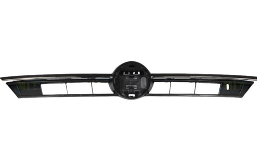 Polo 8 Grille + Chrome Moulding (Open Vent - Automatic Transmission) 2022-